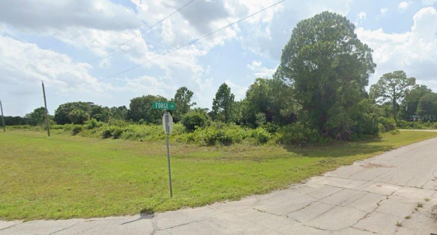 Opportunity in North Port! Residential lot of 0.28 acres located in a high-growth area and surrounded by three streets, offering convenient access, privacy, and excellent flexibility for future design. North Port continues to expand, attracting strong demand from both homebuyers and investors.

Minutes from US-41, I-75, Warm Mineral Springs, Venice, Gulf beaches, shopping, and essential services. Quiet setting, natural surroundings, and a market showing solid appreciation driven by new developments and ongoing infrastructure improvements.

Price is as-is, and the seller also offers the option to deliver the lot completely cleared for an additional $5,000, perfect for buyers ready to move forward with construction or investment plans. Secure land today in one of Florida’s fastest-growing areas.