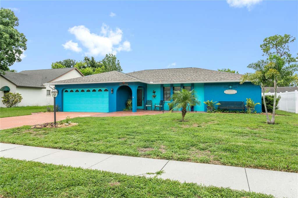 Photo of 914 Plum Tree Lane, Sarasota, FL 34243 (MLS # A4701270)