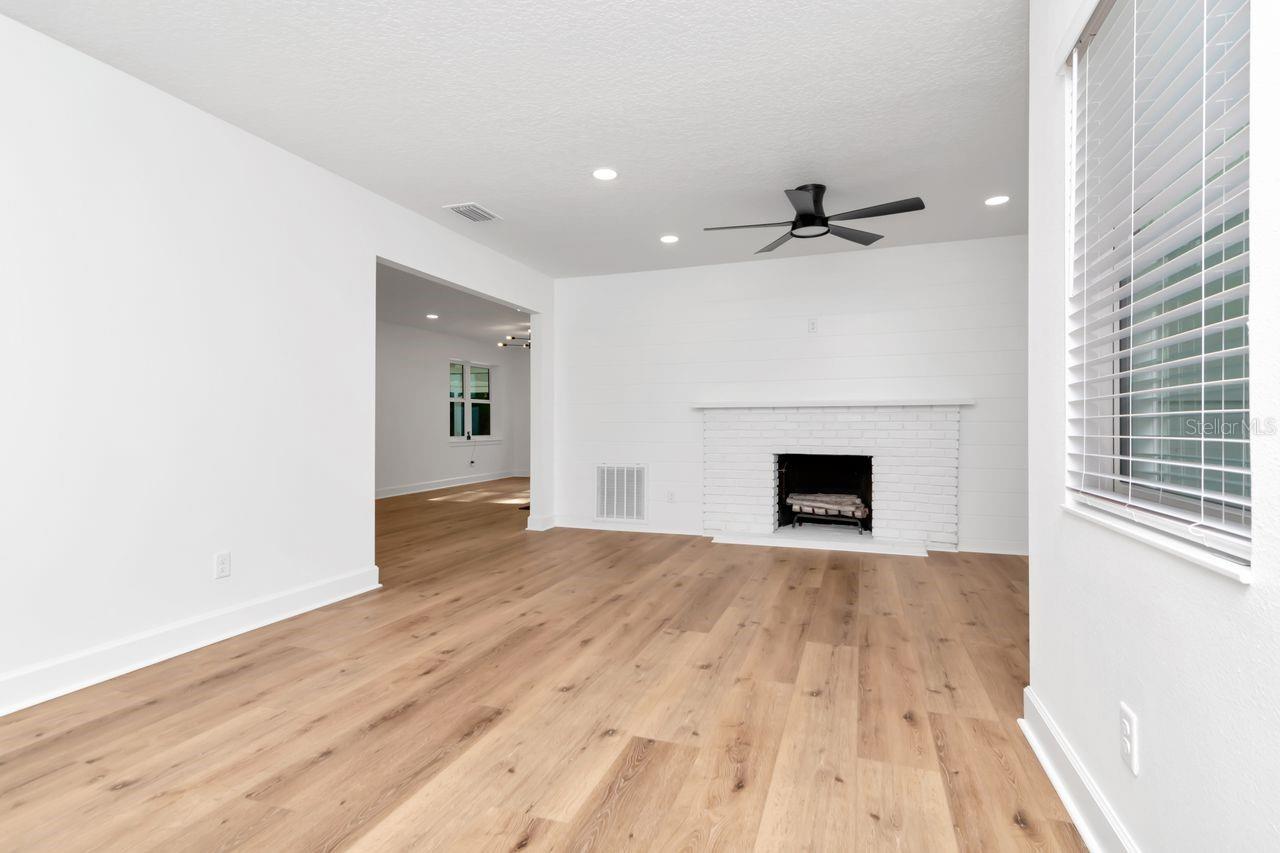 1425 W TERMINO STREET