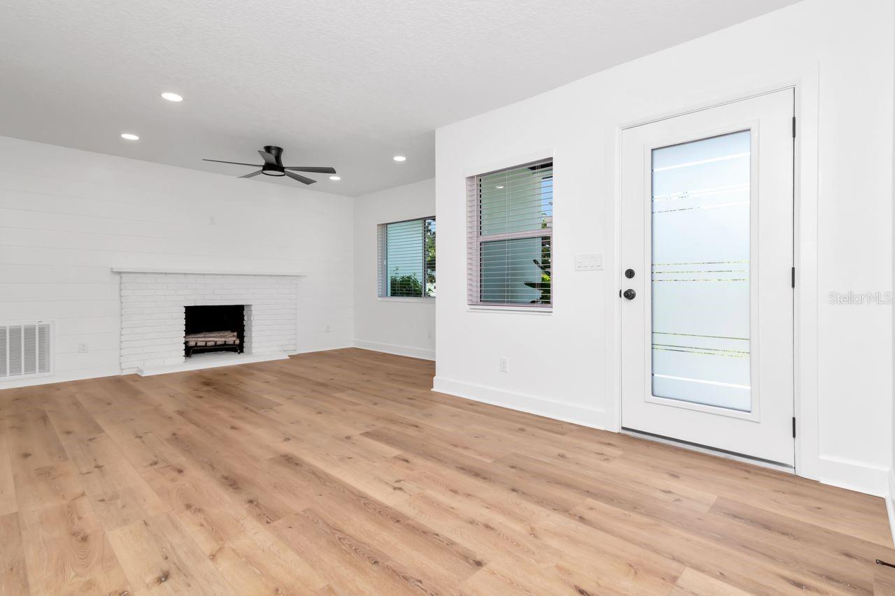 1425 W TERMINO STREET