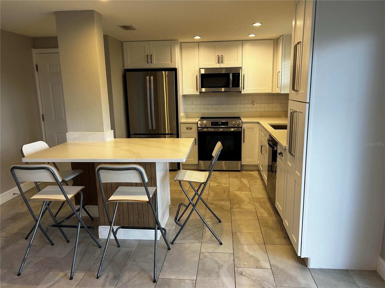 BAY POINTE CONDO - Residential