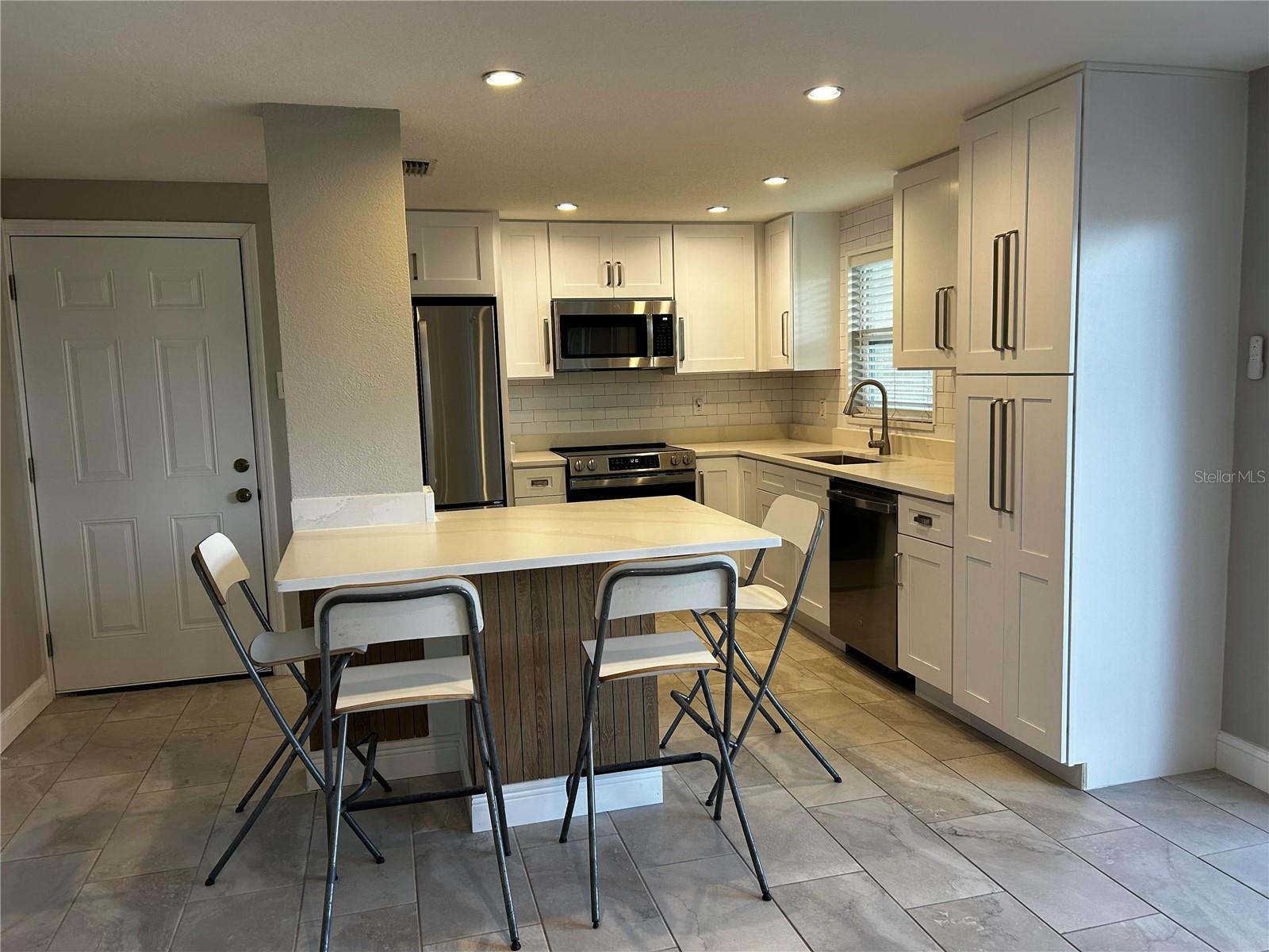 BAY POINTE CONDO - Residential