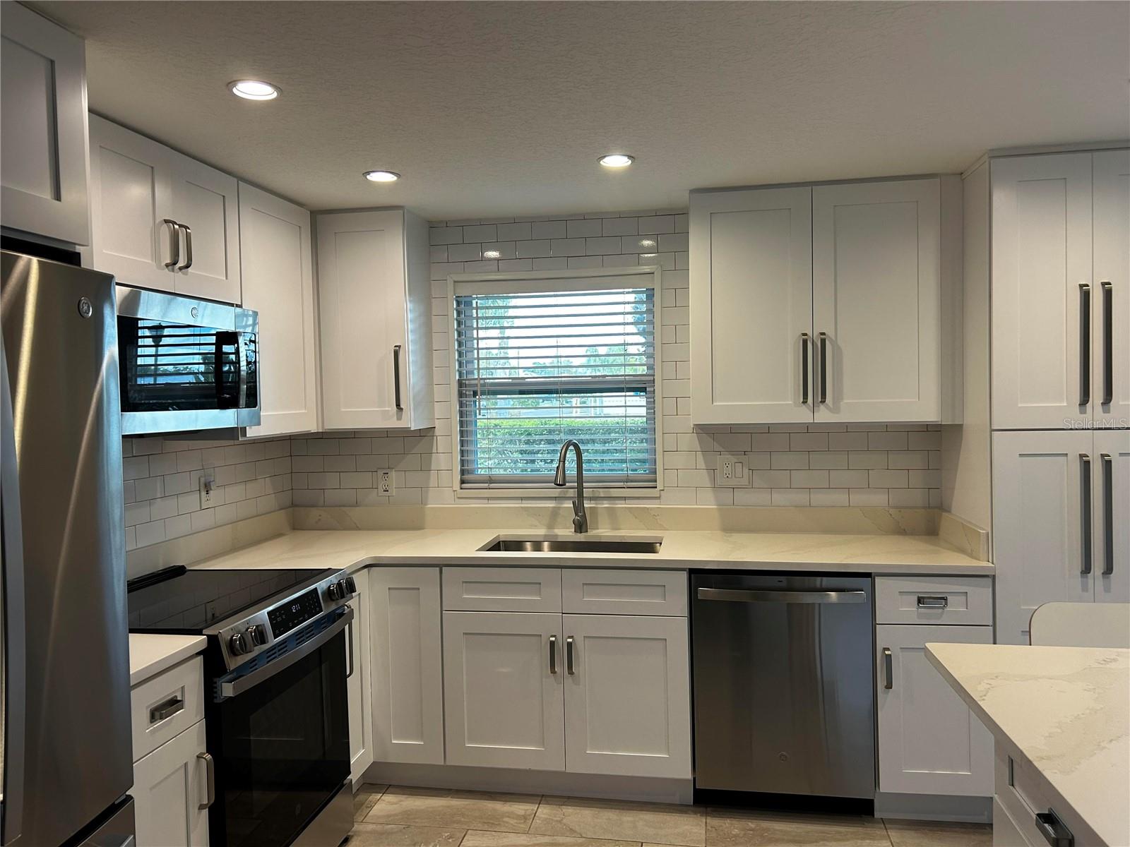 BAY POINTE CONDO - Residential