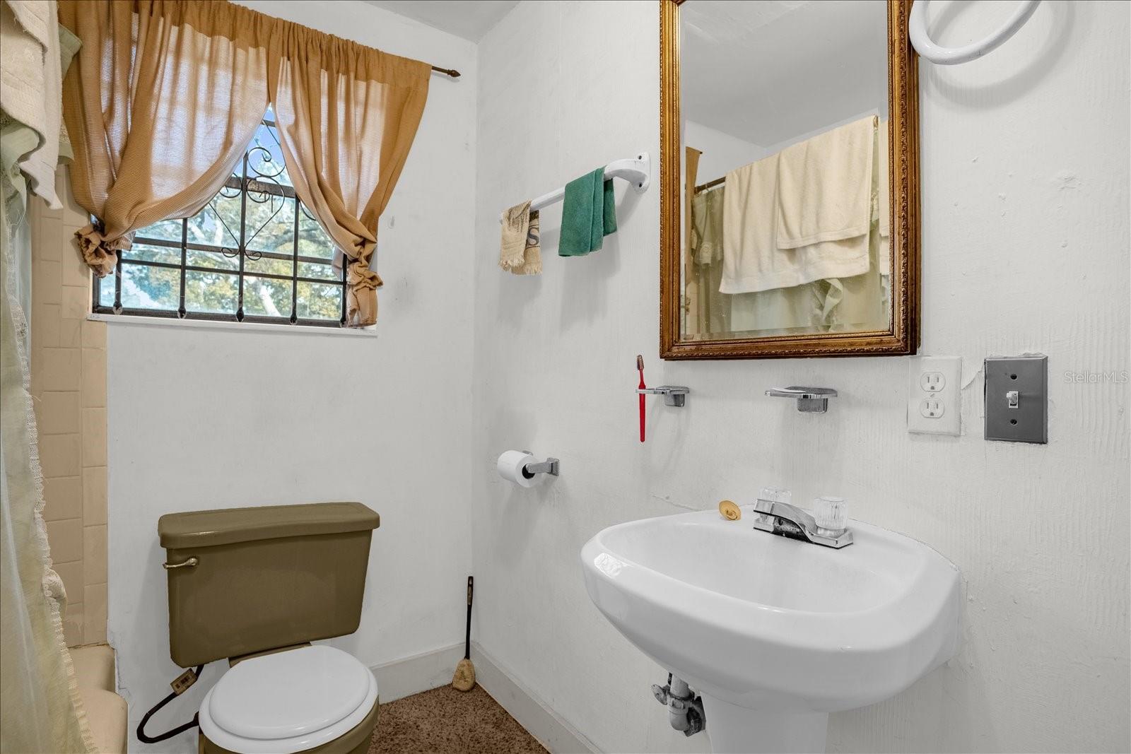 NO NAME - Residential