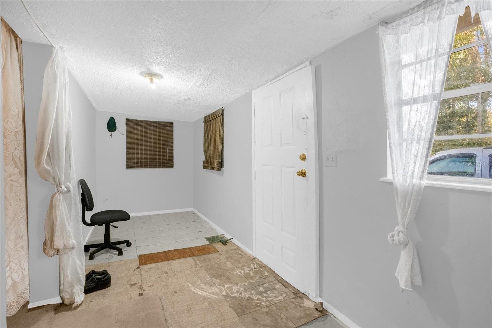 NO NAME - Residential