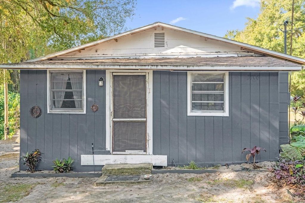 Photo of 3706 N Orange Blossom Trail, Mount Dora, FL 32757 (MLS # O6370008)