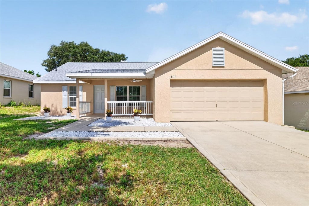 Photo of 2717 Savannah Drive, Leesburg, FL 34748 (MLS # G5113541)