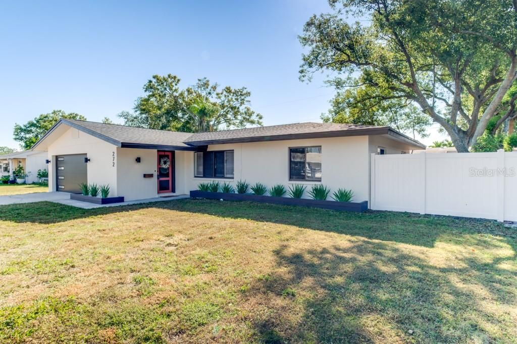 Photo of 272 79th Avenue NE, St Petersburg, FL 33702 (MLS # TB8445319)