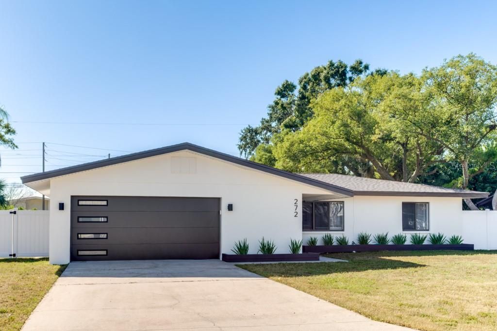 Photo of 272 79th Avenue NE, St Petersburg, FL 33702 (MLS # TB8445319)