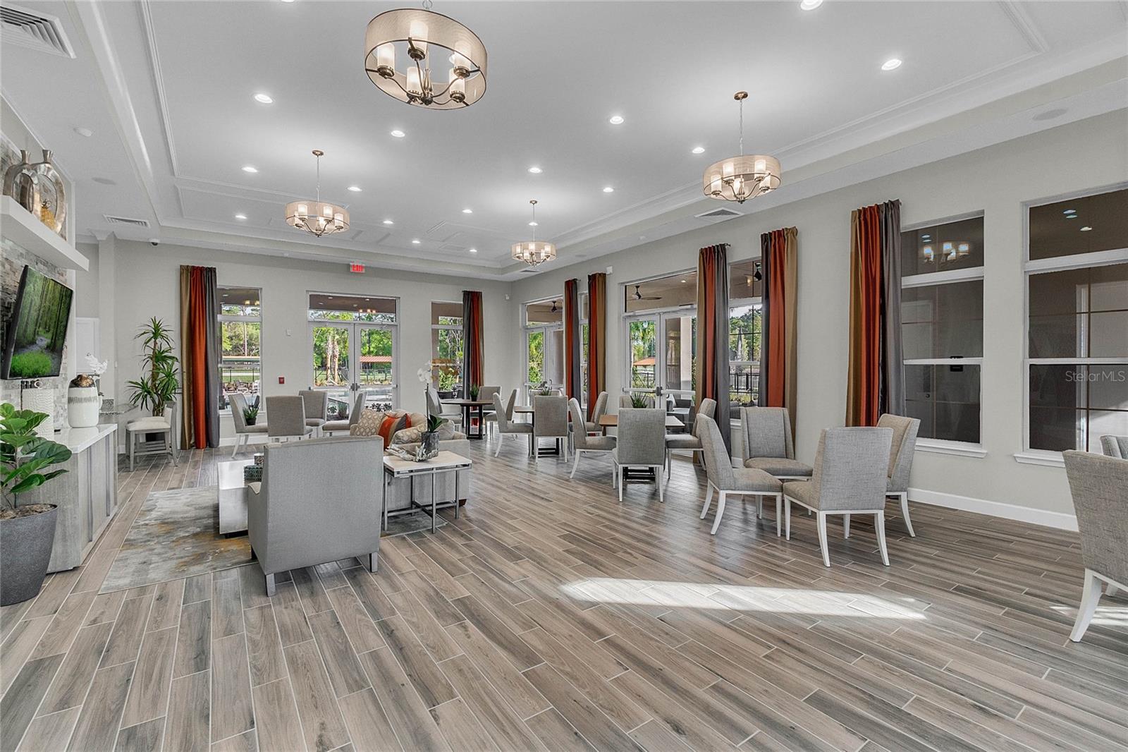 VICTORIA OAKS PH D - Residential