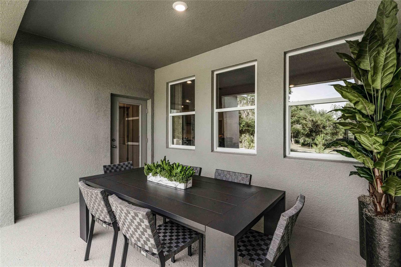 VICTORIA OAKS PH D - Residential