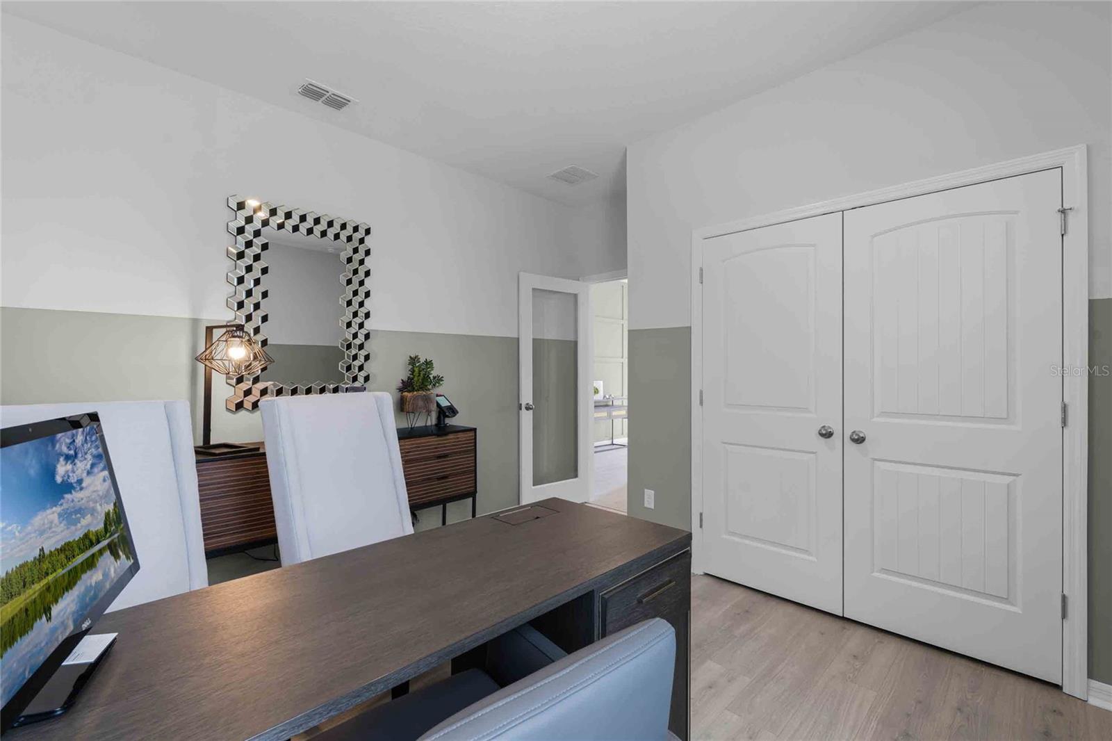 VICTORIA OAKS PH D - Residential