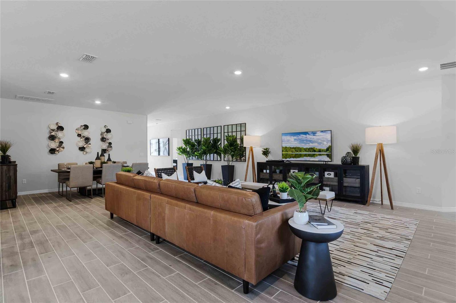 VICTORIA OAKS PH D - Residential