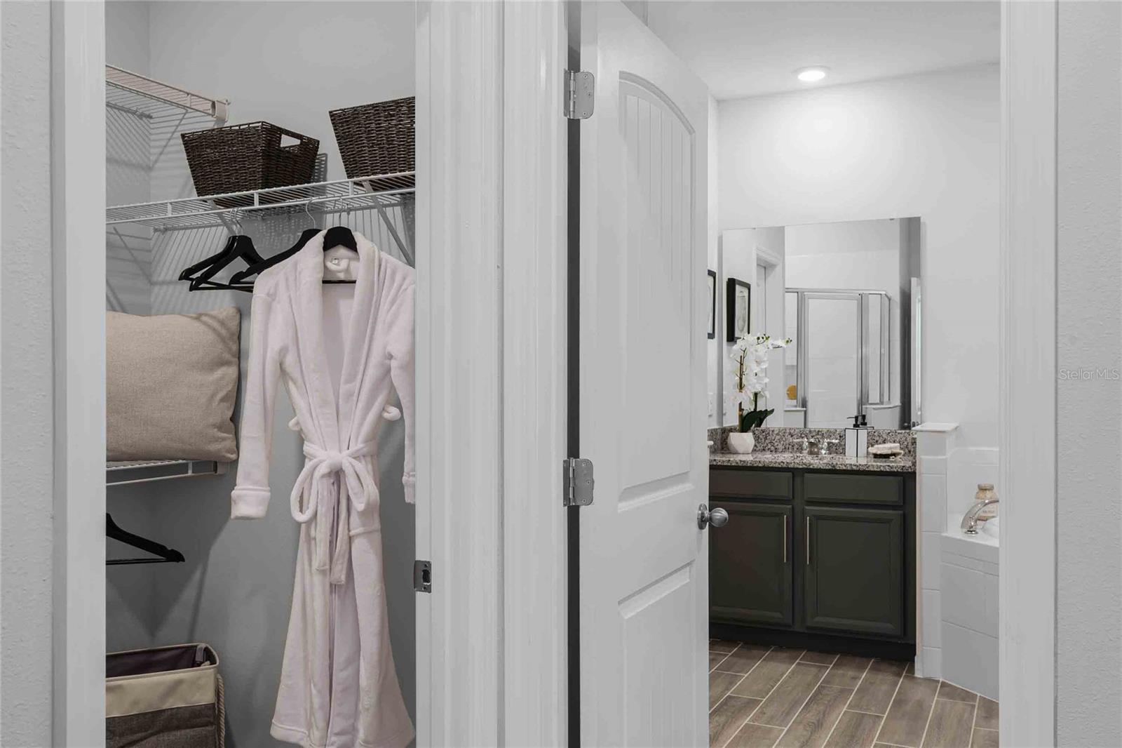 VICTORIA OAKS PH D - Residential