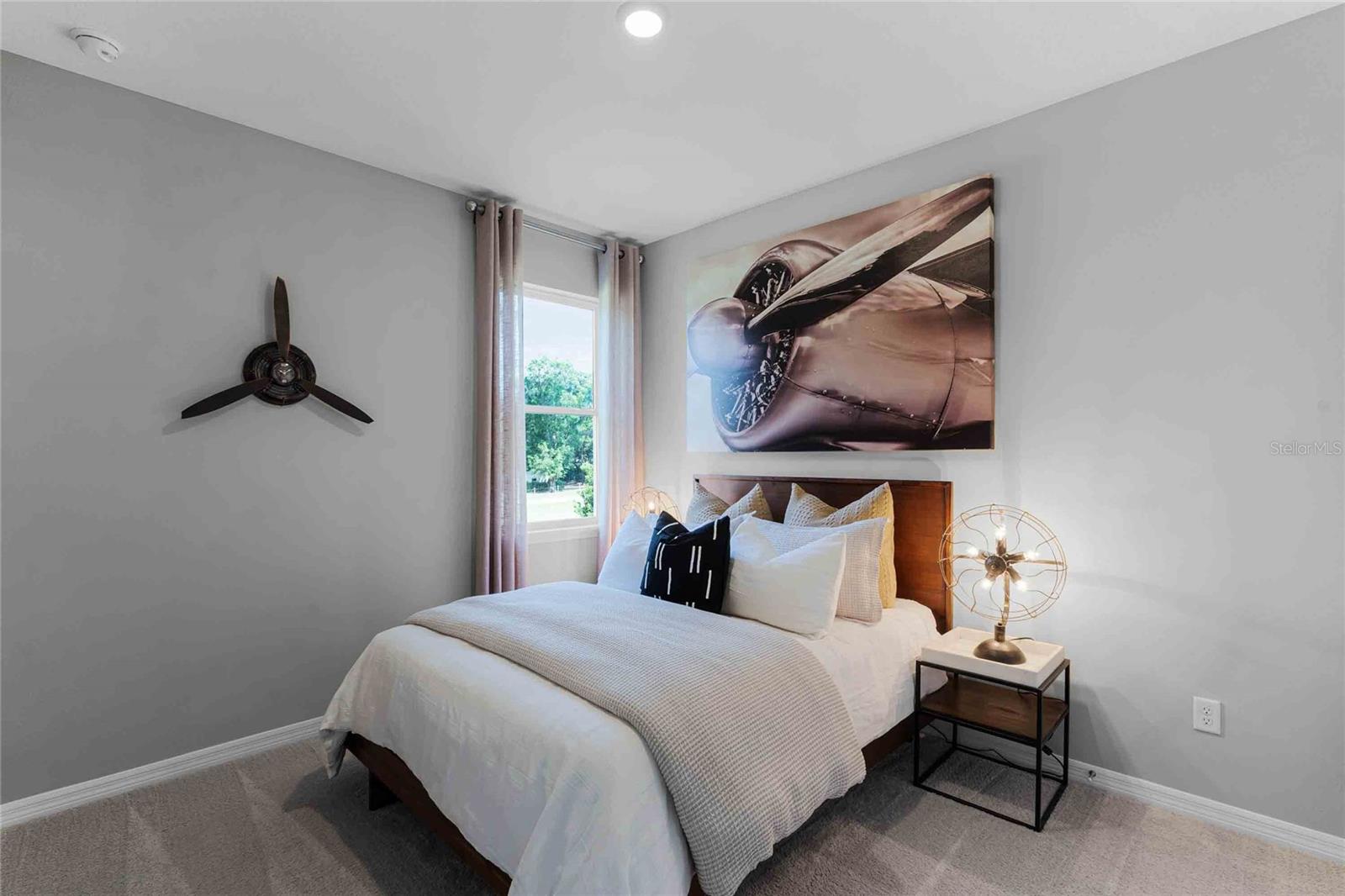 VICTORIA OAKS PH D - Residential