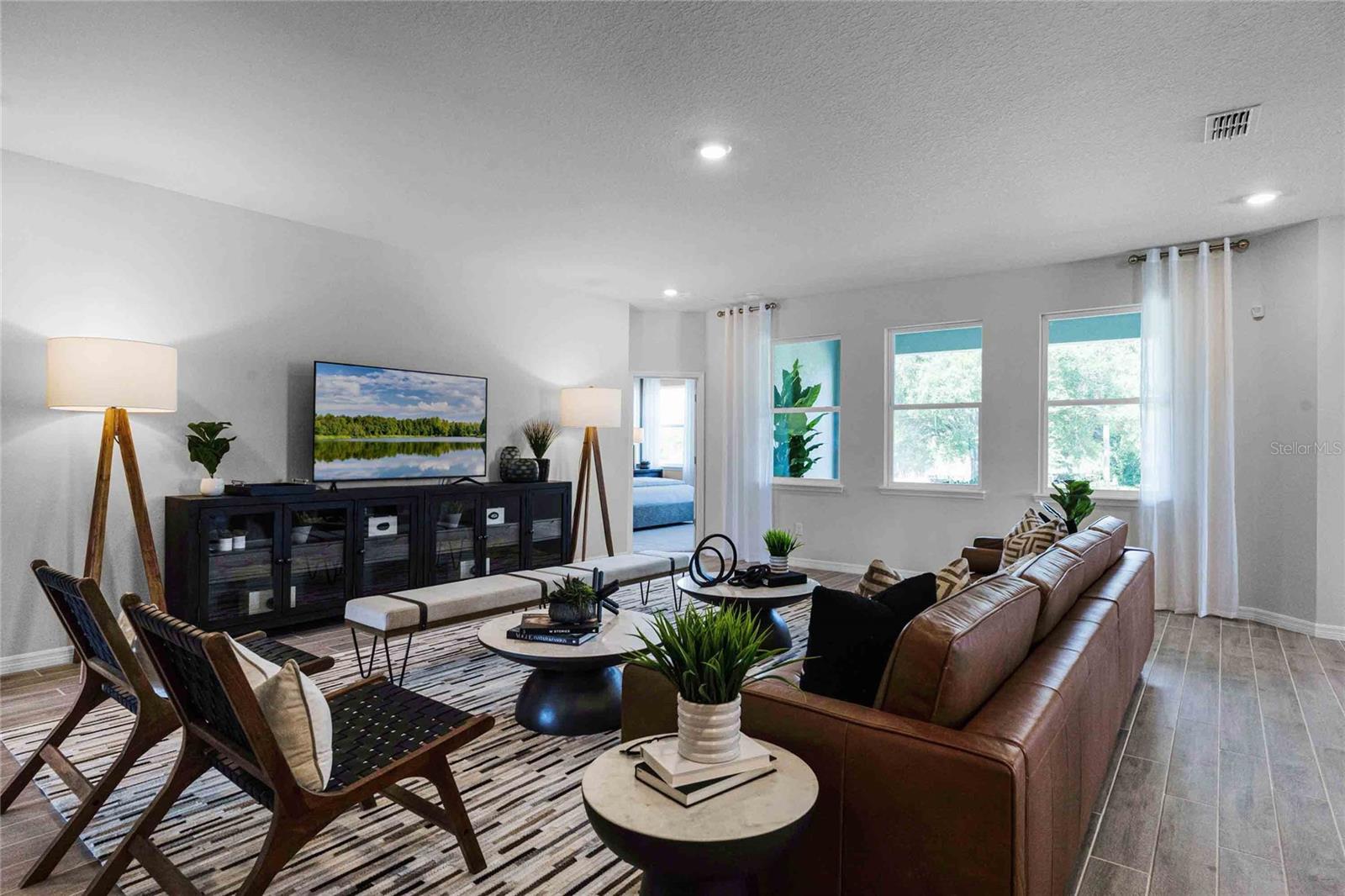 VICTORIA OAKS PH D - Residential