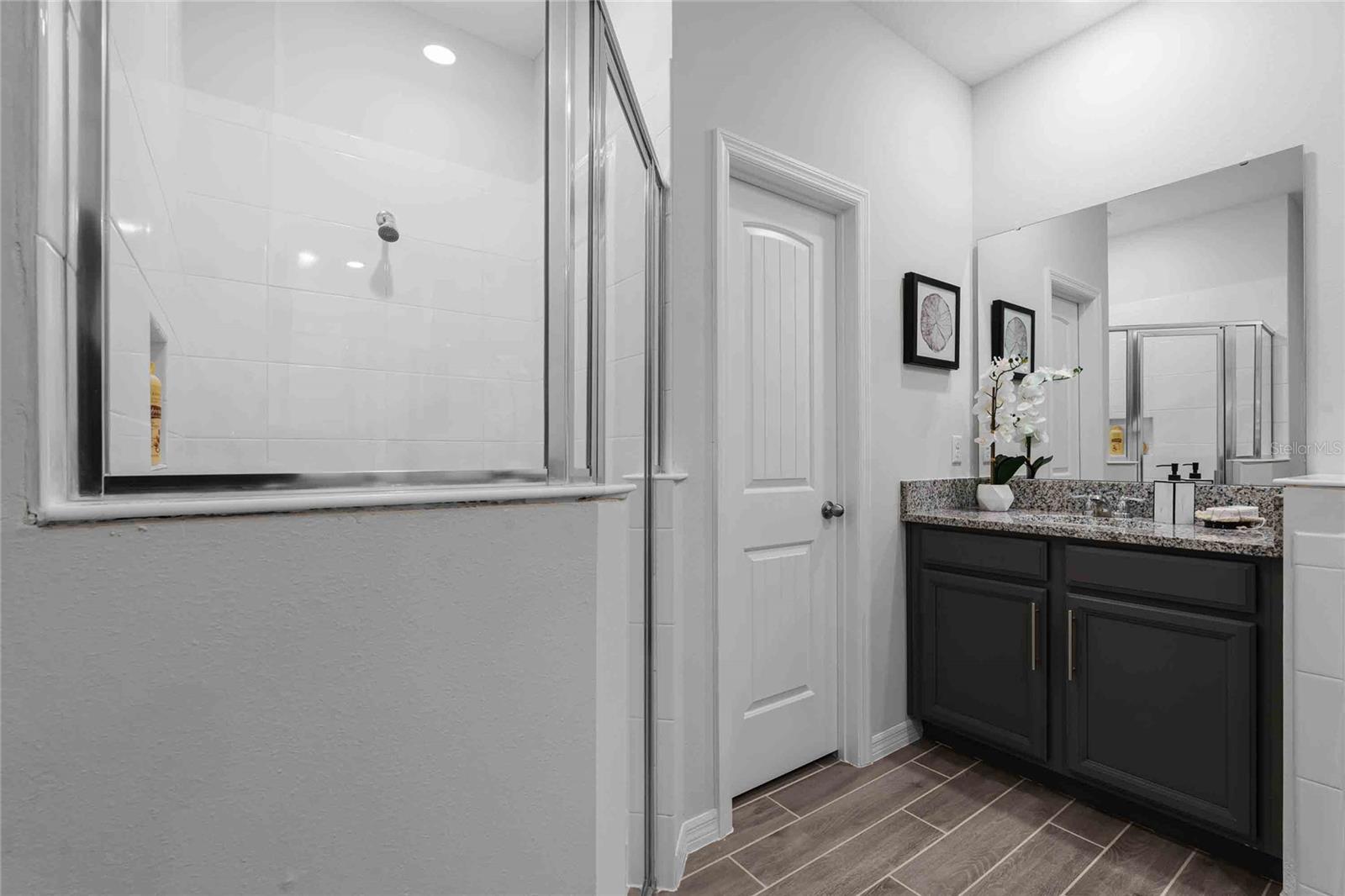 VICTORIA OAKS PH D - Residential