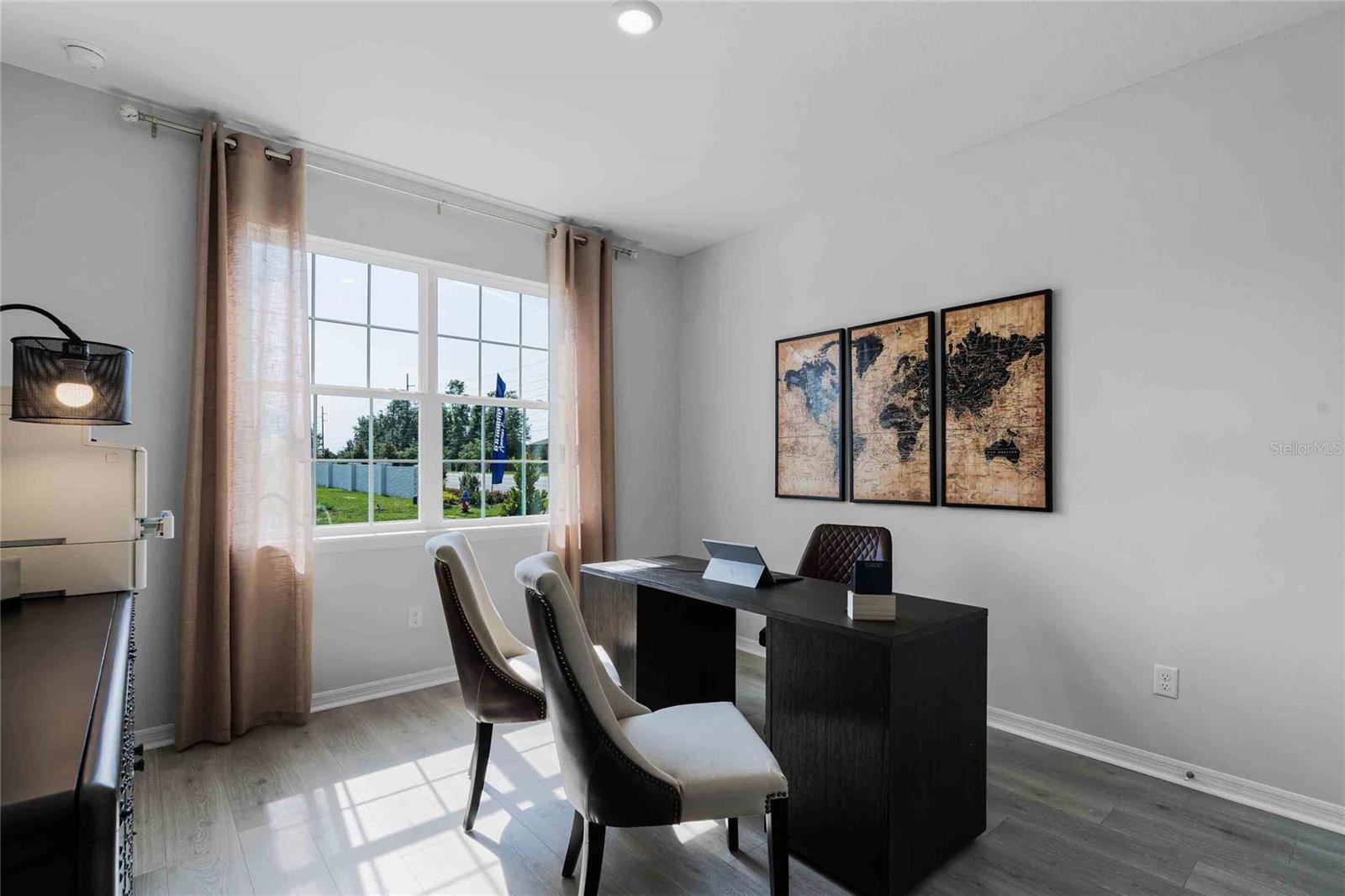 VICTORIA OAKS PH D - Residential