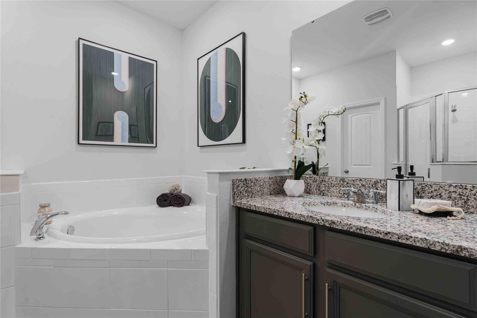 VICTORIA OAKS PH D - Residential