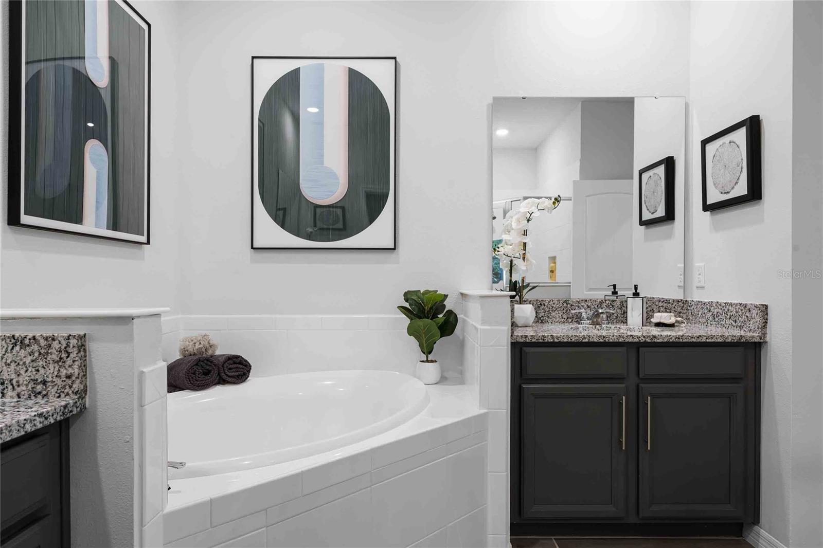 VICTORIA OAKS PH D - Residential