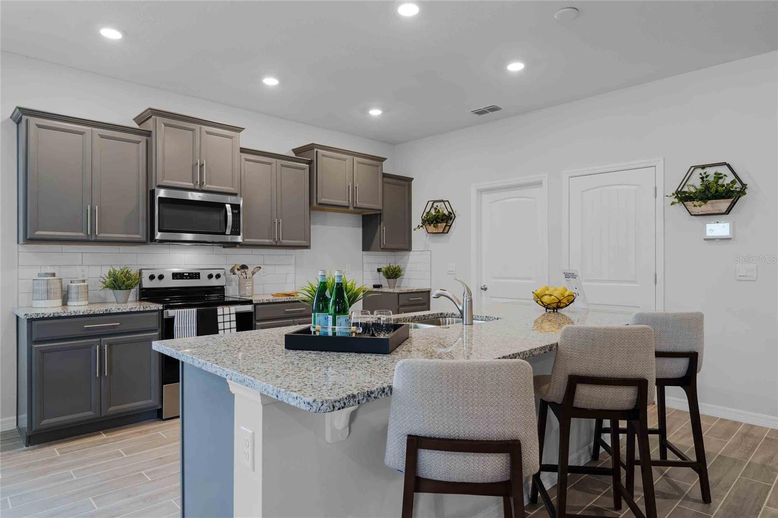 VICTORIA OAKS PH D - Residential