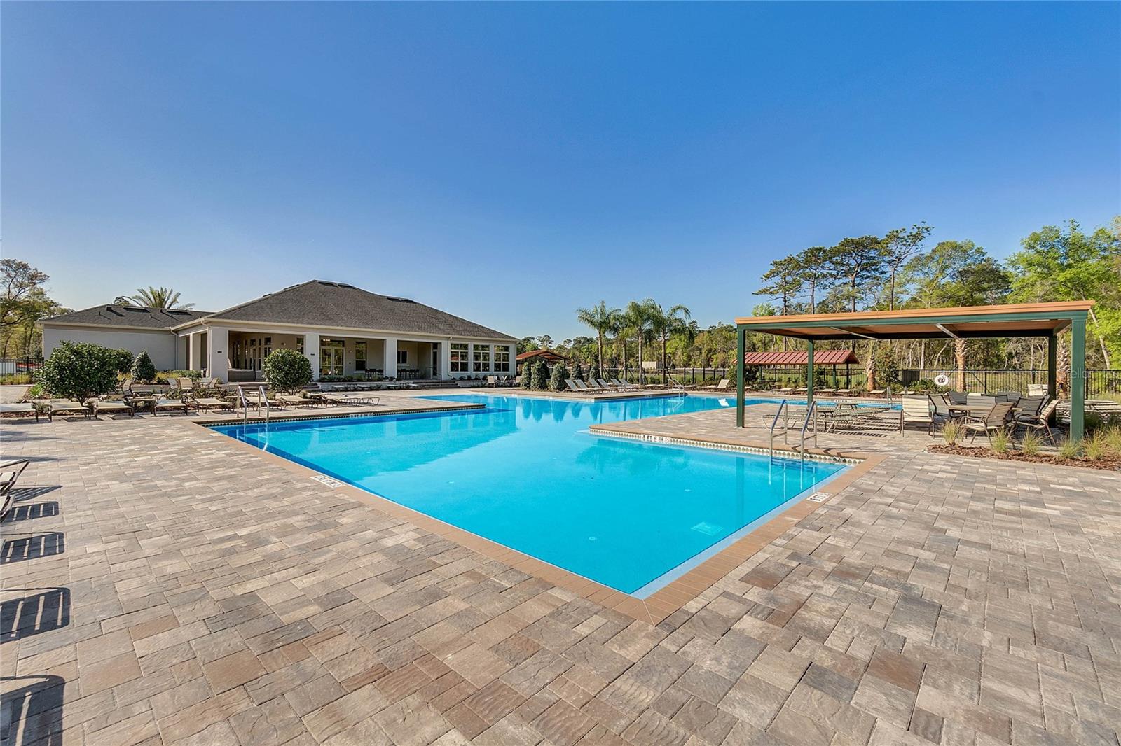 VICTORIA OAKS PH D - Residential