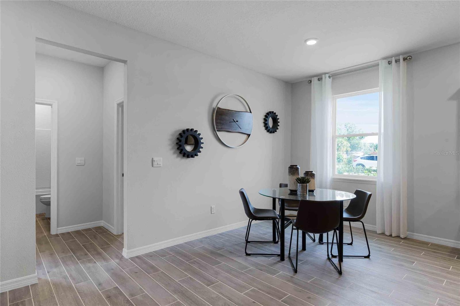 VICTORIA OAKS PH D - Residential