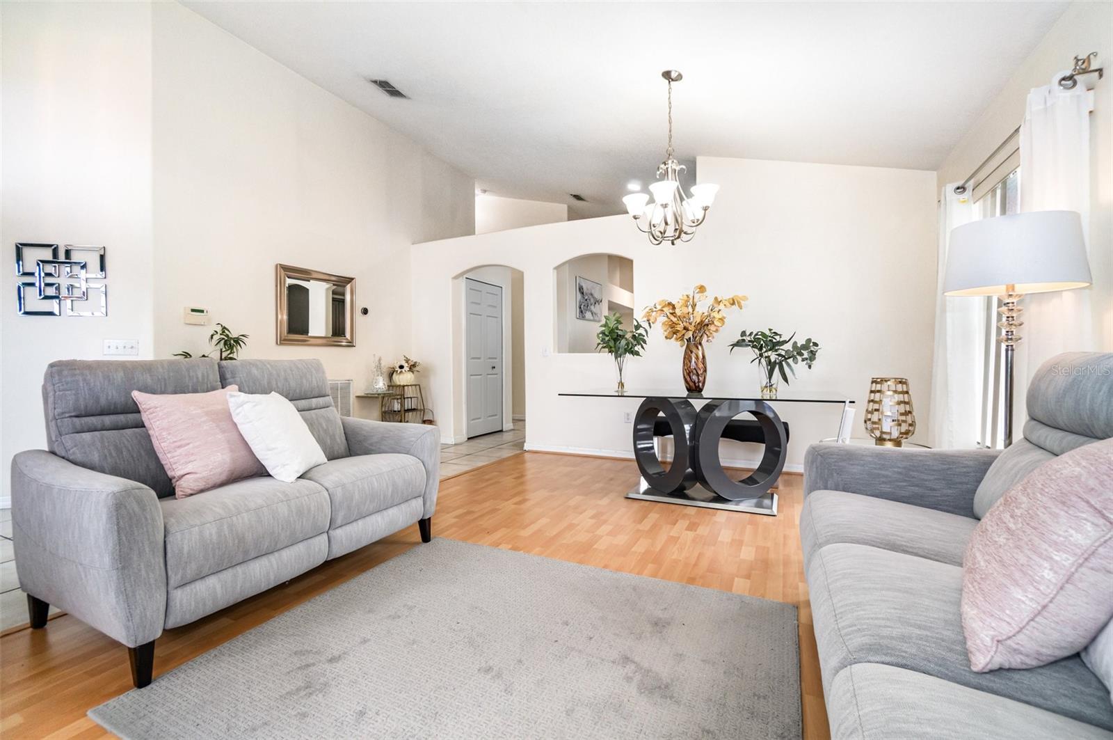 1350 CREEKVIEW COURT