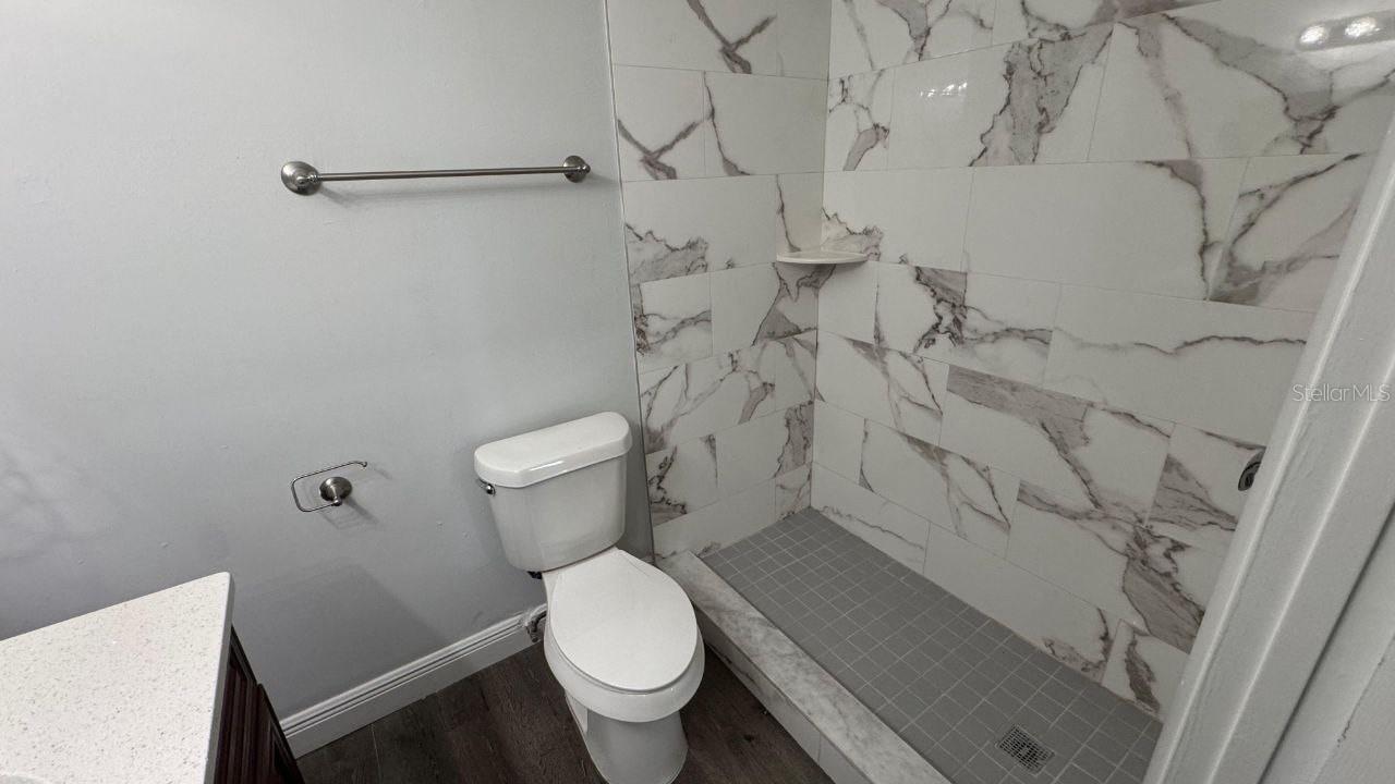 WHISPERING SANDS UN 01 - Residential Lease