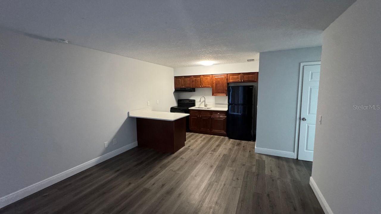 WHISPERING SANDS UN 01 - Residential Lease