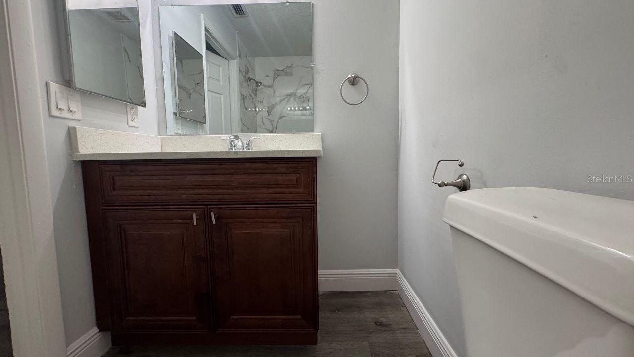 WHISPERING SANDS UN 01 - Residential Lease