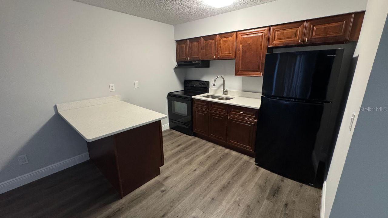 WHISPERING SANDS UN 01 - Residential Lease