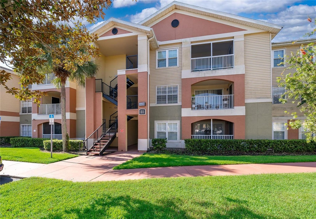 Photo of 1939 Summer Club Drive #115, Oviedo, FL 32765 (MLS # O6436290)