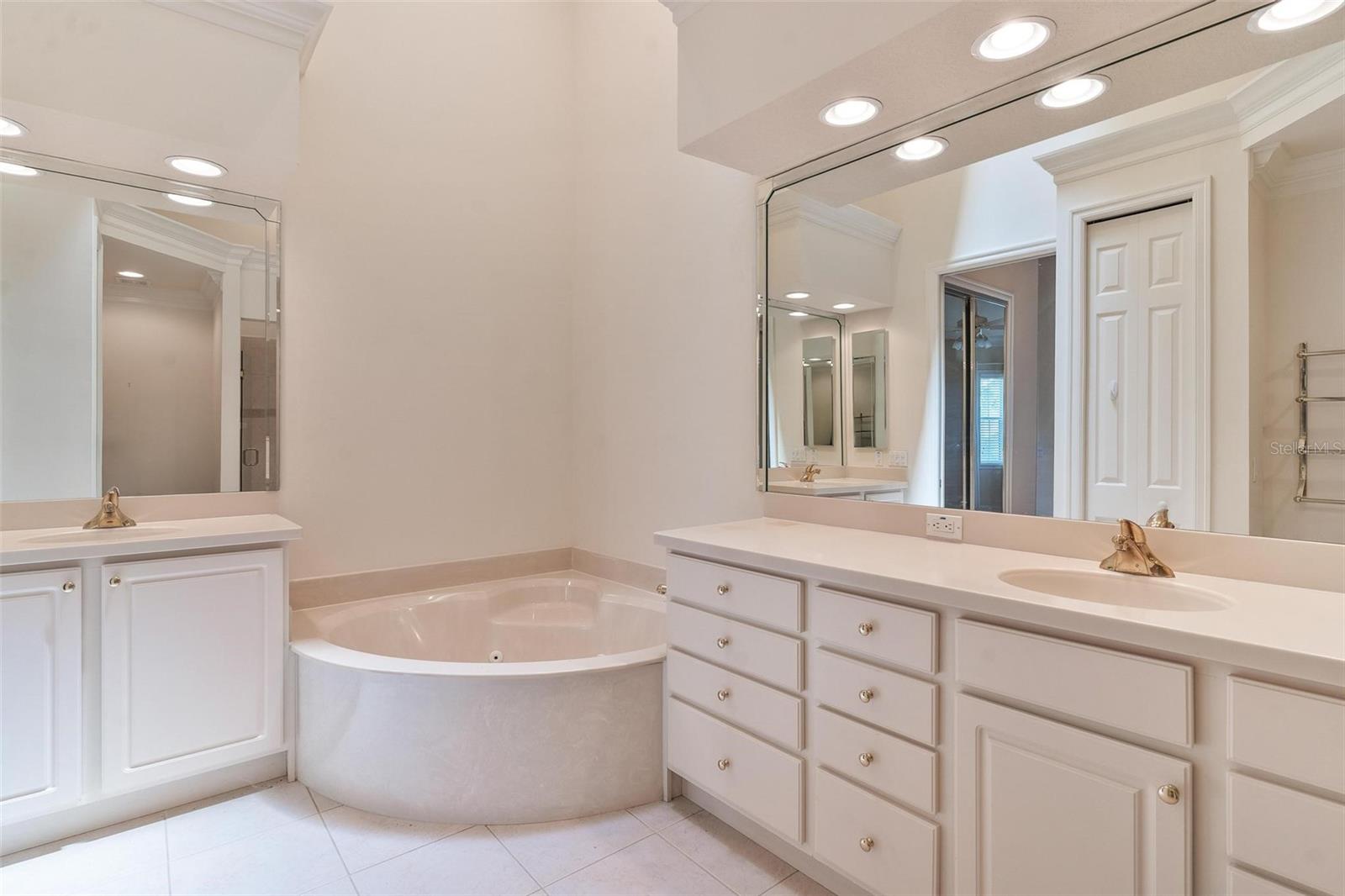 HOWEY IN HILLS MISSION CARMEL CONDO U - Residential