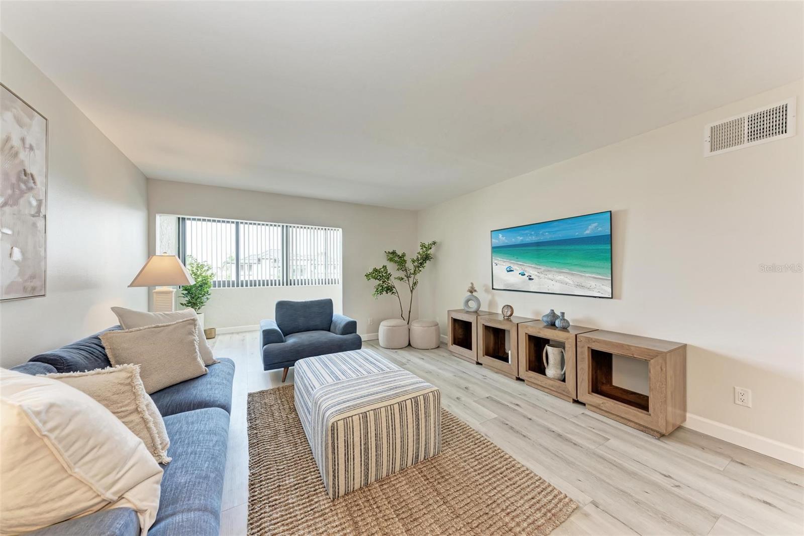 LIDO SHORES - Residential Lease