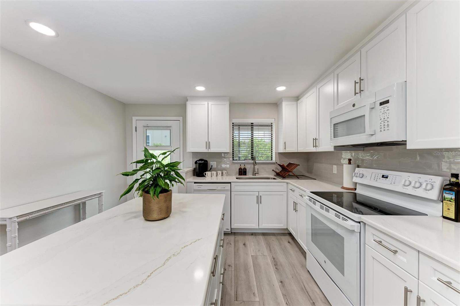 LIDO SHORES - Residential Lease