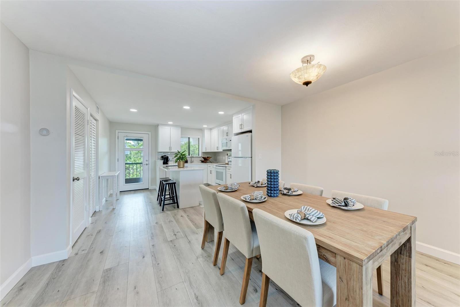 LIDO SHORES - Residential Lease