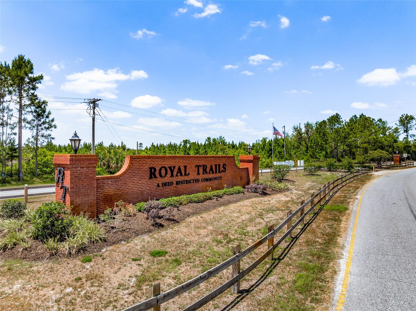 ROYAL TRAILS UNIT 01 - Residential