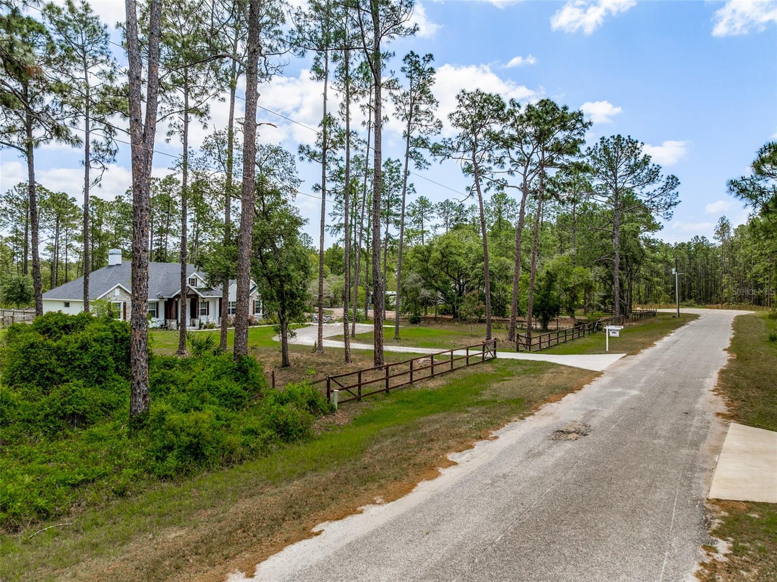 ROYAL TRAILS UNIT 01 - Residential