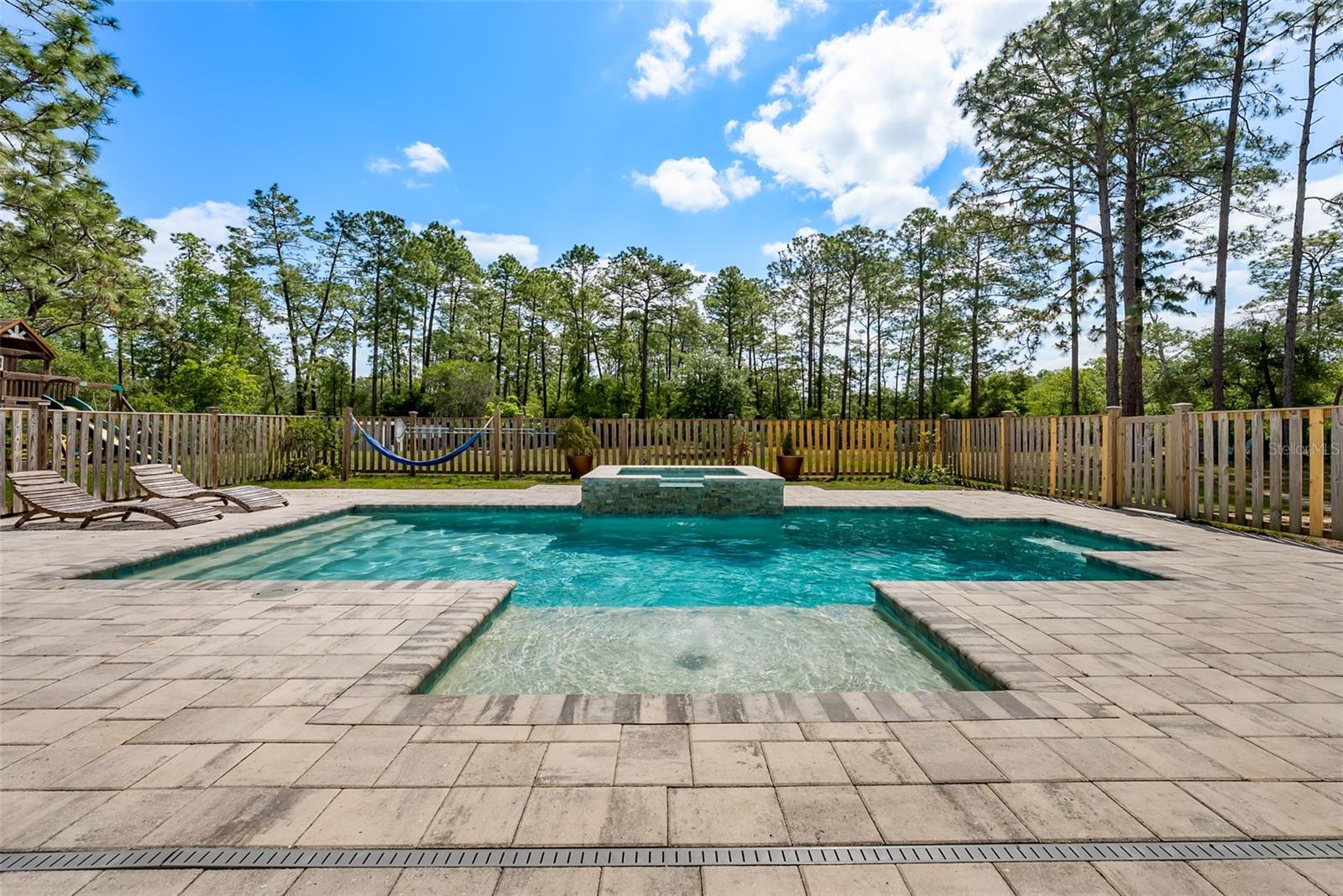 ROYAL TRAILS UNIT 01 - Residential