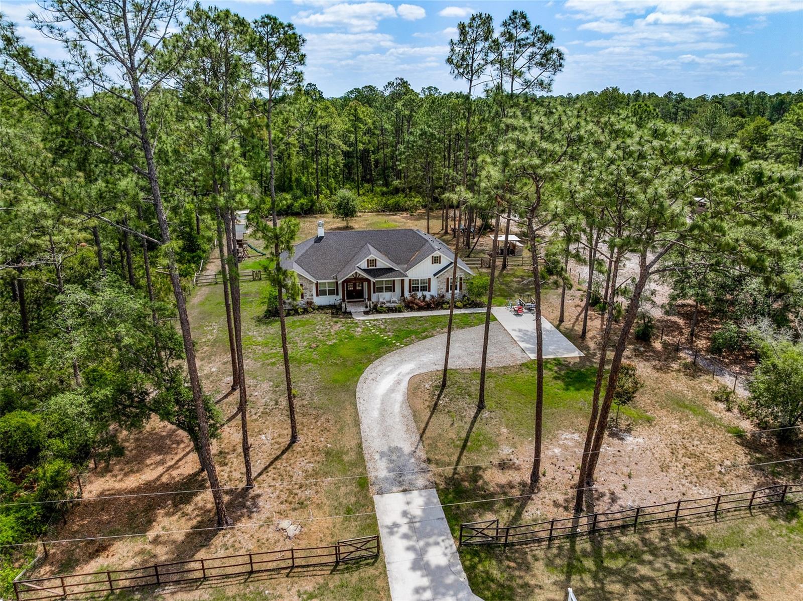 ROYAL TRAILS UNIT 01 - Residential