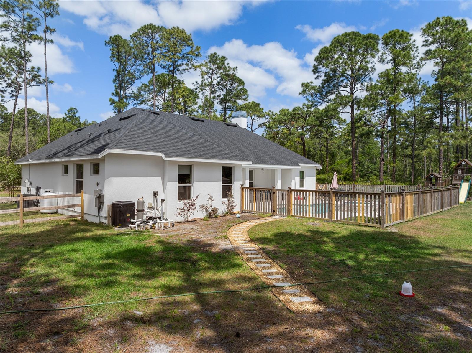 ROYAL TRAILS UNIT 01 - Residential