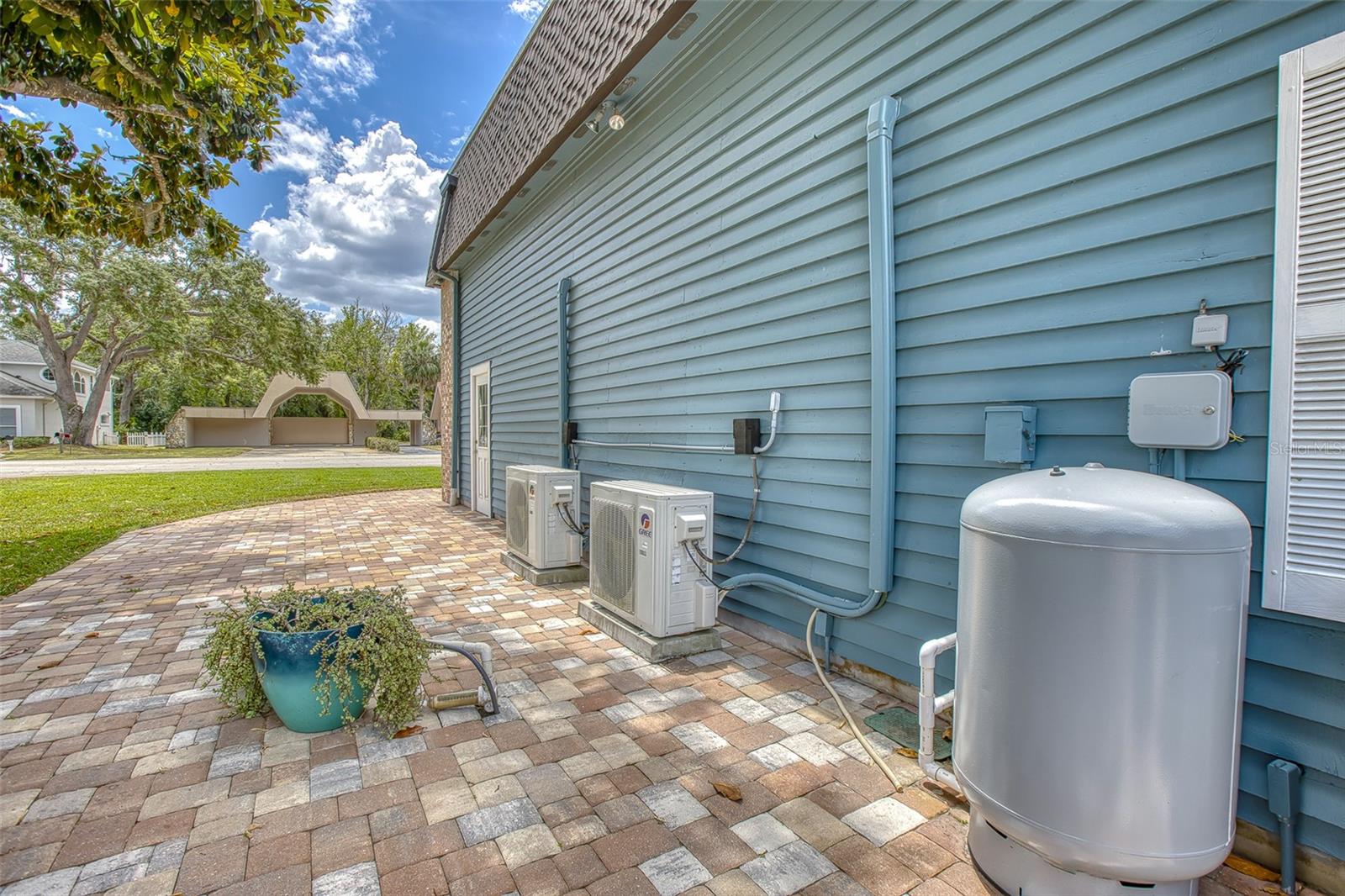 2551 CROSS COUNTRY DRIVE