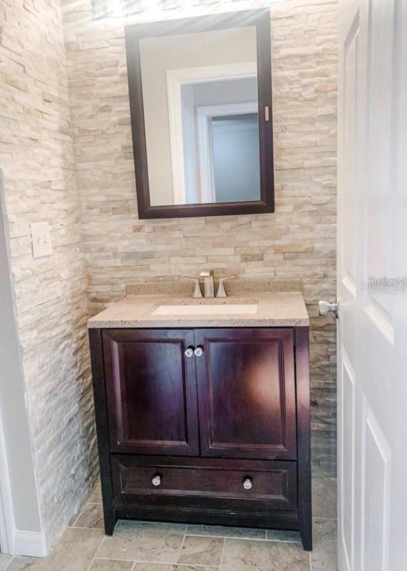 501 KNIGHTS RUN AVENUE 2215