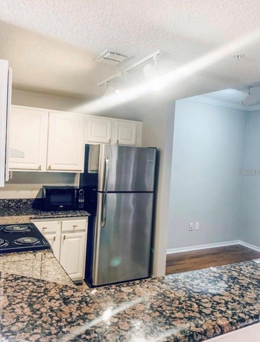 501 KNIGHTS RUN AVENUE 2215