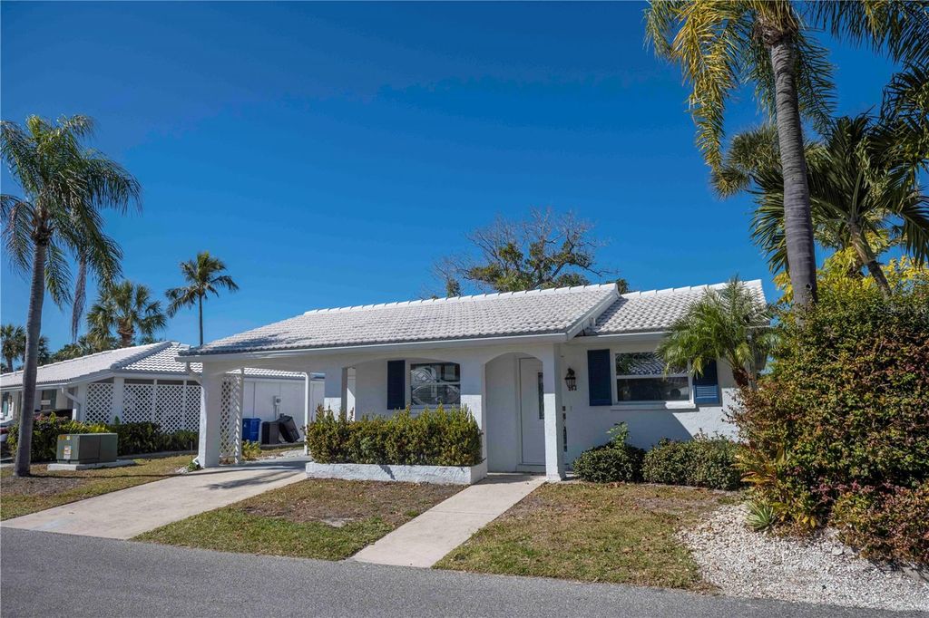 Photo of 563 Spanish Drive S, Longboat Key, FL 34228 (MLS # A4682513)