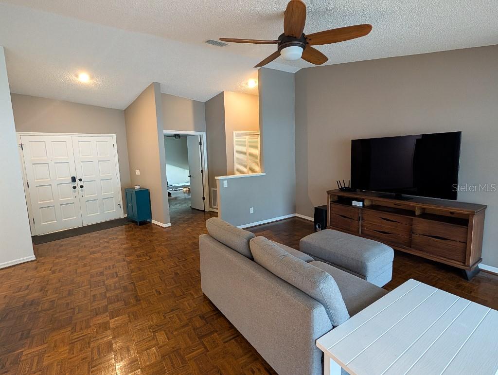 2673 MONTAGUE COURT W