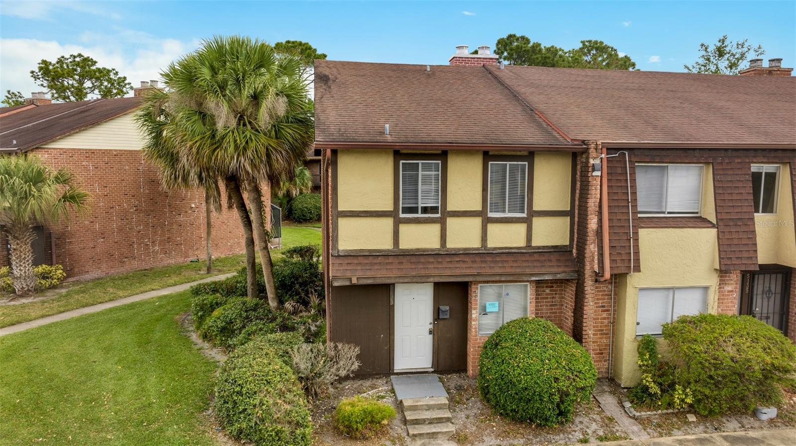 HUNTINGTON ON GREEN CONDO - Residential