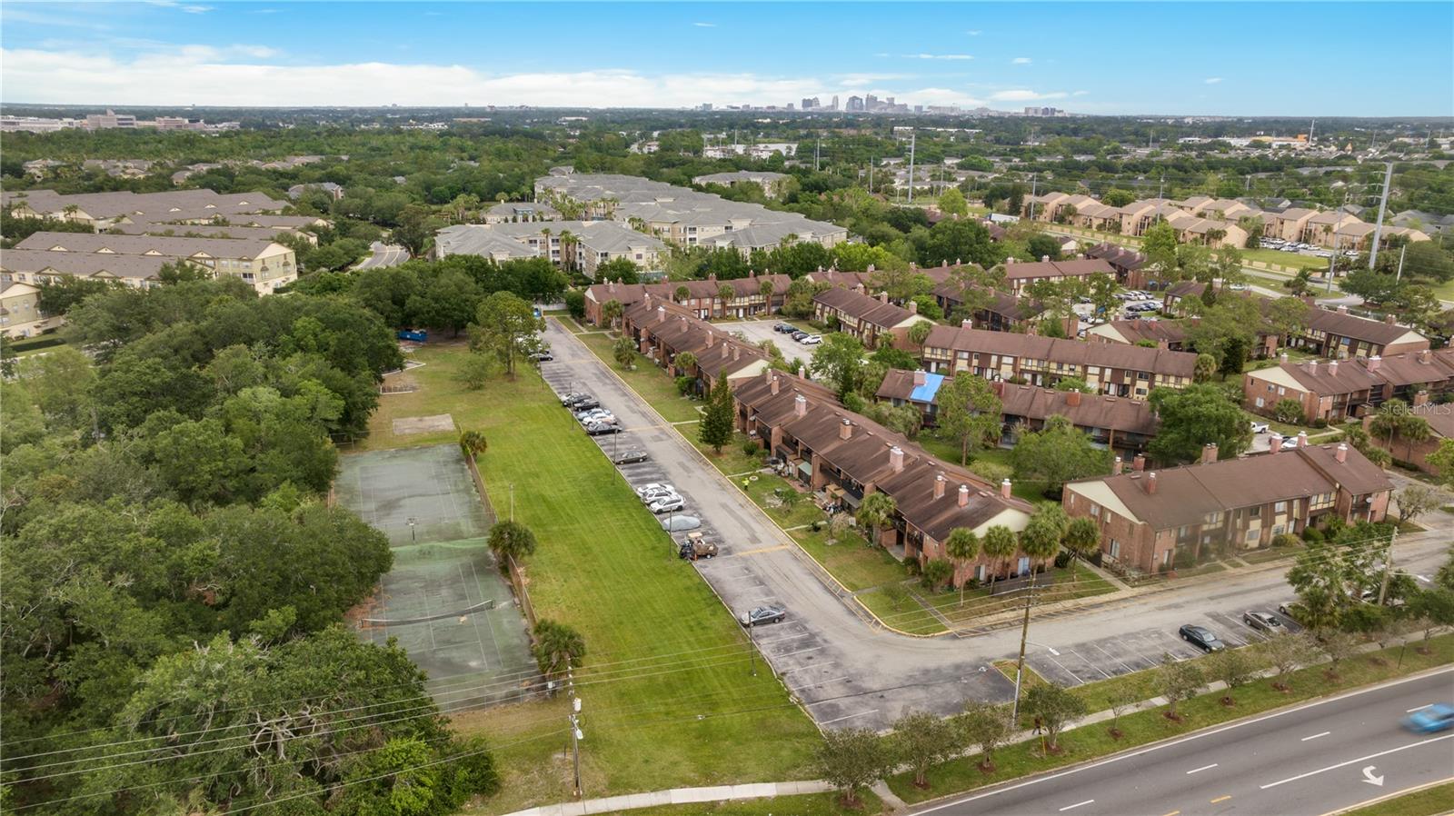 HUNTINGTON ON GREEN CONDO - Residential