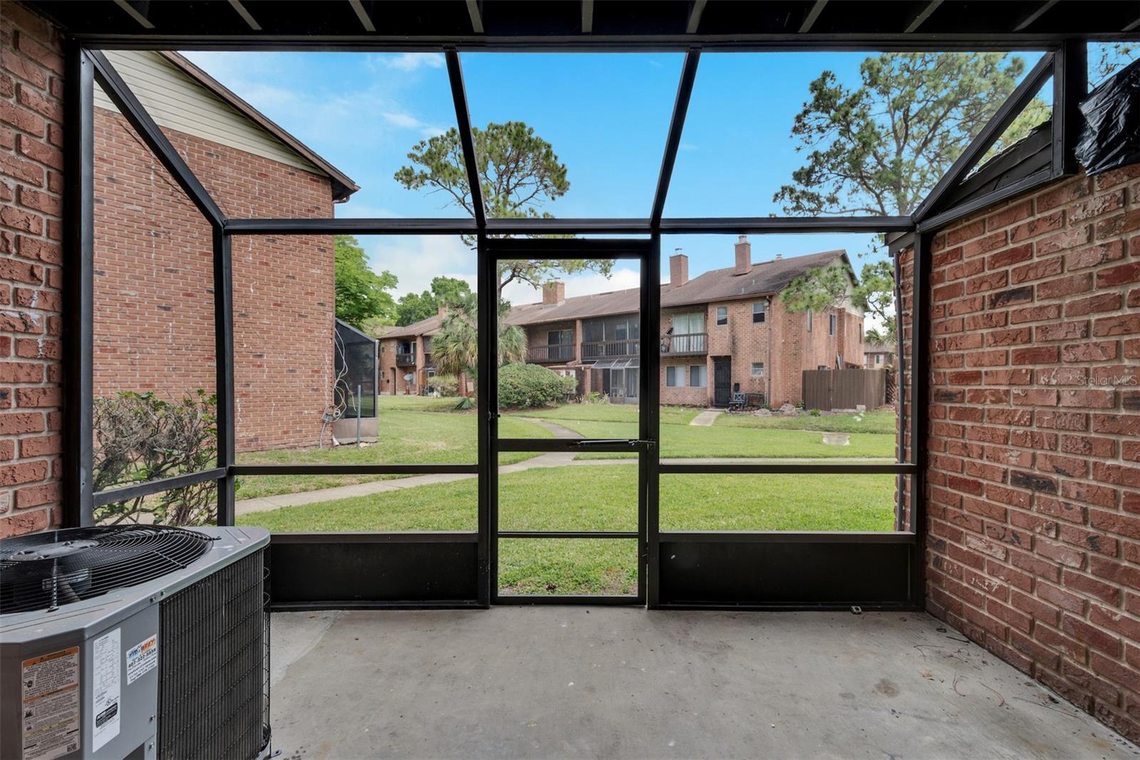 HUNTINGTON ON GREEN CONDO - Residential